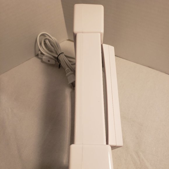 LIGHTED MAKEUP MIRROR by JERDON - FIRST CLASS - MODEL J1010 - MIRROR 6.5" x 6" - Picture 9 of 15